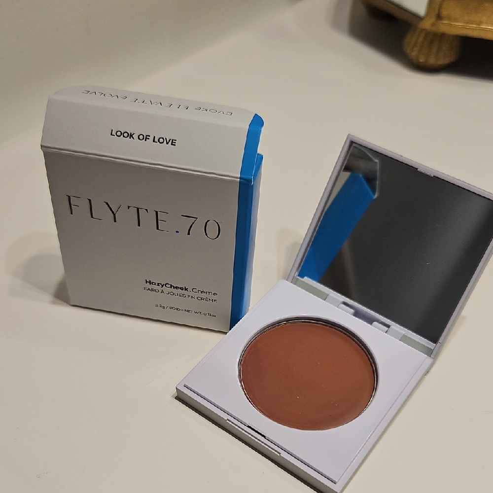 FLYTE.70  Creme Blush in Shade LOOK OF LOVE